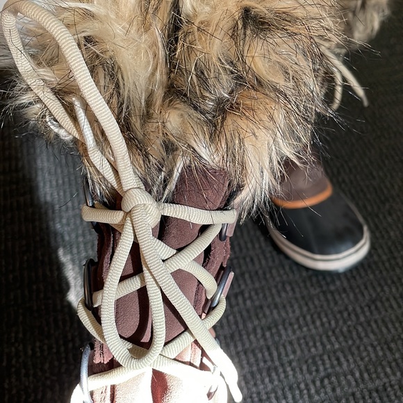 Sorel boot! Like new - Picture 3 of 6
